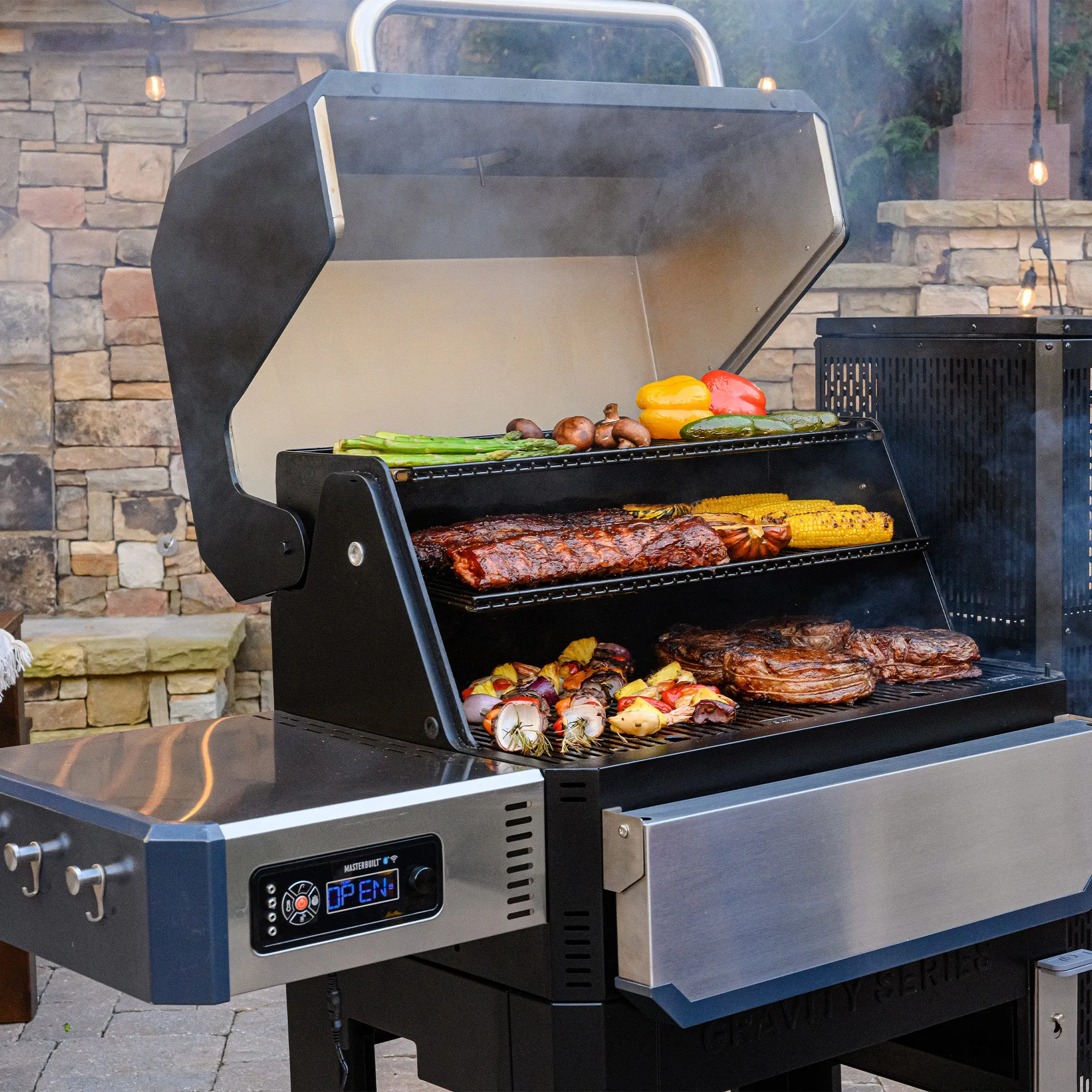 Masterbuilt Gravity Series 1050 Digital Charcoal BBQ   Smoker