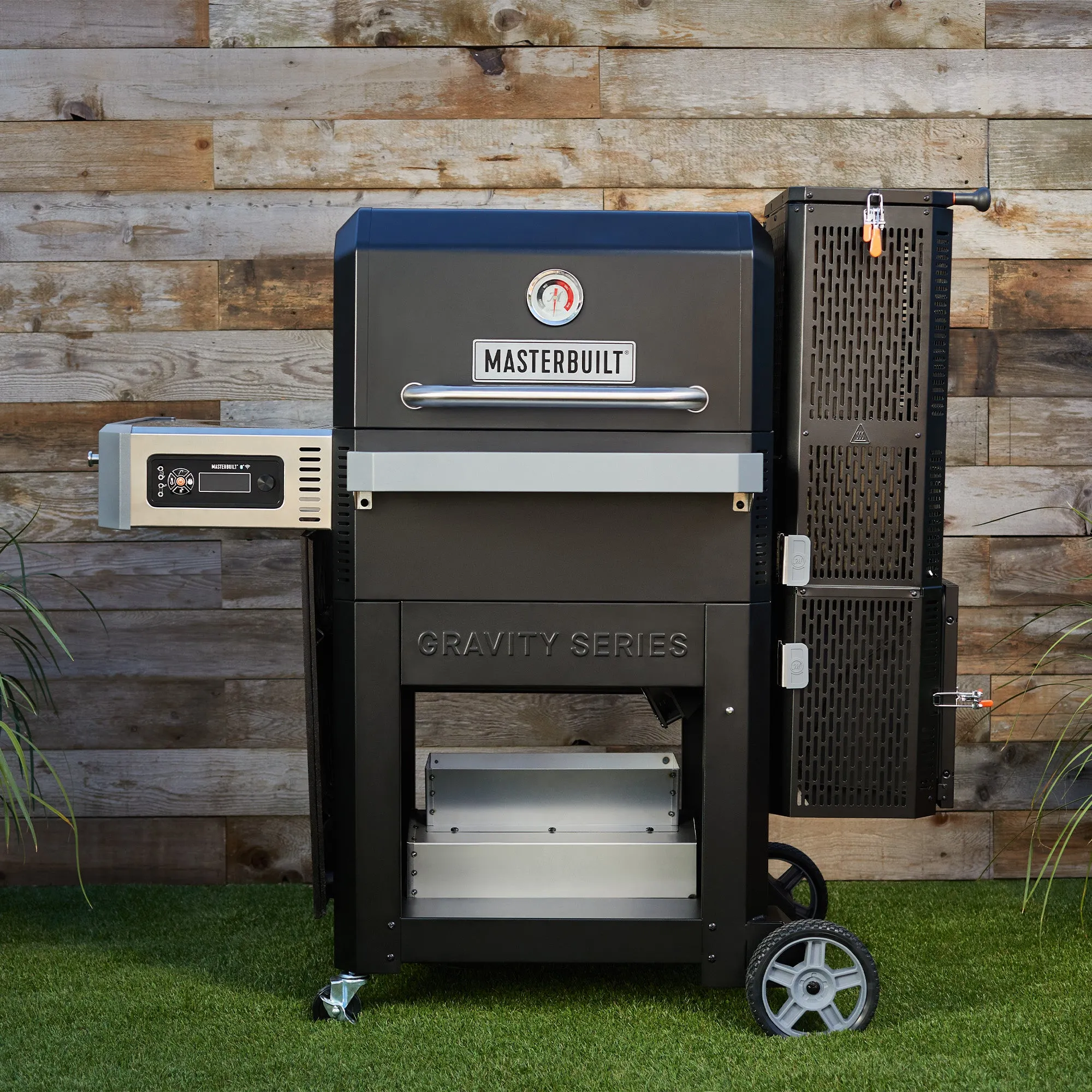 Masterbuilt Gravity Series 800 Digital Charcoal BBQ/Grill   Smoker with Hotplate/Griddle